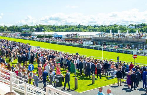 Chester Racecourse Views, Townhouse with Parking - Foto 2