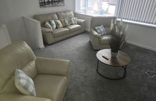 New 4bedroom house near Manchester Airport - Photo 18