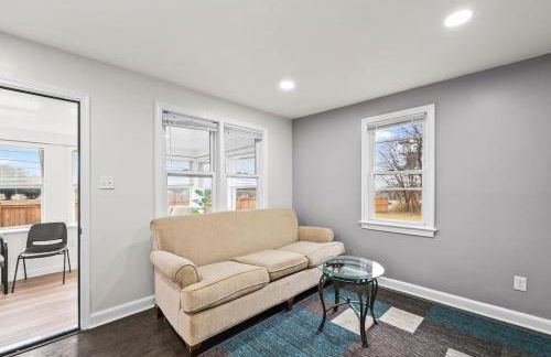 Two Dulles homes 1 price sleeps 16 w-EV parking - Foto 1