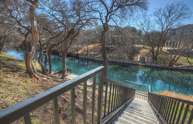 Luxury Riverfront Condo 1 BLK to Schlitterbahn! - Foto 21