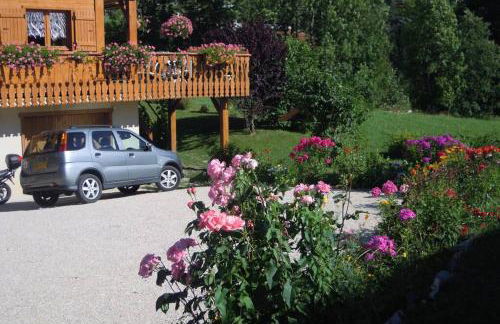 A4 km de Megève très joli studio avec jacuzzi ,vue sur les montagnes au calme - Foto 26