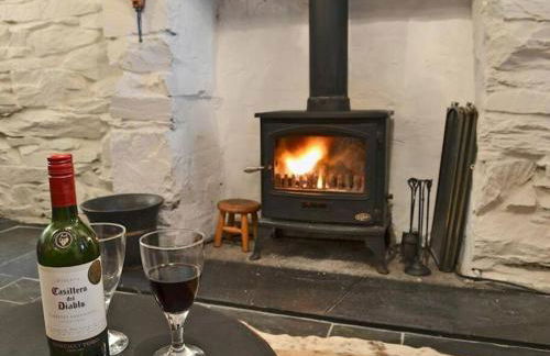 Cosy terrace cottage built into the mountain side. - Foto 1