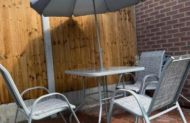 Modern 3 Bedroom House with Garden and Free Parking Long Stay Friendly - Foto 24