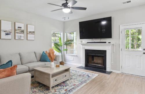 Country Haven - Hot Tub & Pool! Game Room, King Beds, Mins 2 dwtn - Foto 13