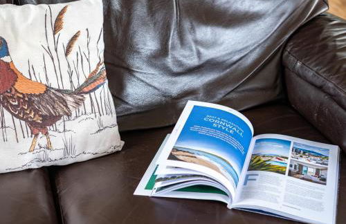 Dolphin Lodge - Photo 5