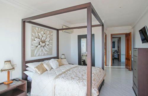 HOUSE WITH AMAZING VIEWS , OVERLOOKING THE FESTIVAL TOWN OF SITGES - Foto 37