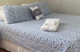 4 Bedroom Cape Getaway, 5 Min Drive to Beach, Pool Table, Grill, Backyard - Foto 17