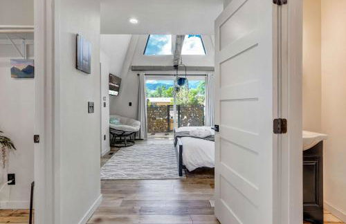 A-Frame Wonders Hot Tub w Mountain Views - Foto 23