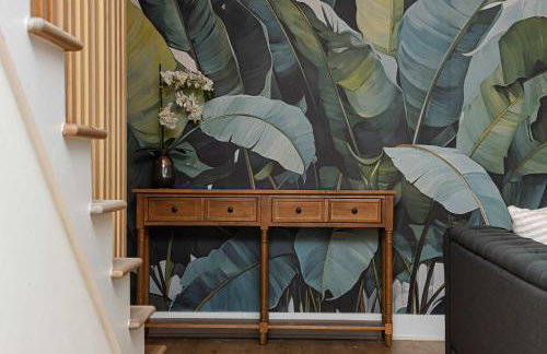 Stylish Getaway with Hot Tub-Near Downtown Indy-Family Friendly - Foto 8