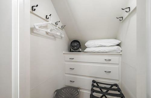 4 Bedroom Plaza Charmer Pet Friendly - Photo 36