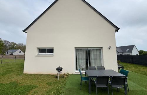 Les Voiles, maison bien équipée 10 p 2 sdb, 2 WC, spacieuse lumineuse avec jardin clos, garage, terrasse, parking privatif, à 950 m de la plage d'Asnelles et tous commerces, près de Bayeux et Arromanches, chiens bienvenus - Foto 34