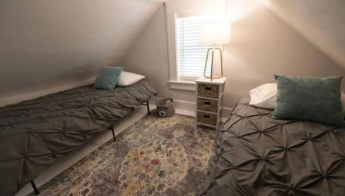 Hometown Haven- 3 bedroom, Large Yard, Firepit - Foto 5