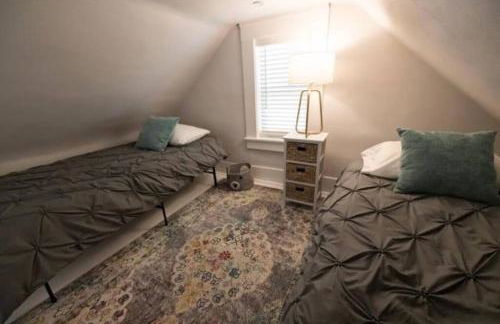 Hometown Haven- 3 bedroom, Large Yard, Firepit - Foto 5