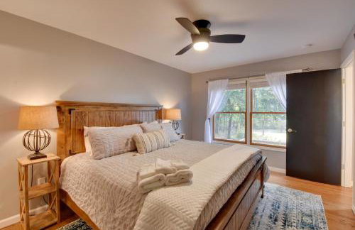 Lakefront Westminster Retreat with Boat Dock! - Foto 15