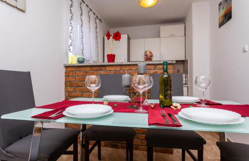 Apartment With A Private Swimming Pool, Garden & BBQ - Foto 29