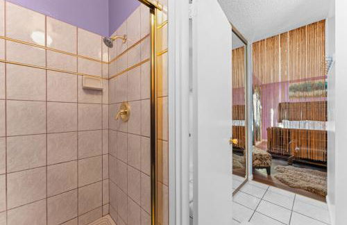 Colorful and Cozy Haven with Heated Pool - Foto 8