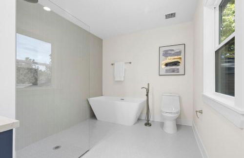 Modern 4 Bed in Quail Hollow - Foto 5