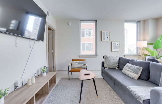 Cozy Condo Crystal City Rooftop - Photo 24