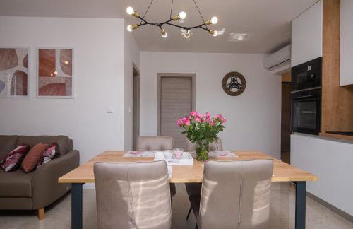 Villa Barbara & Zoran with heated swimming pool - Photo 42