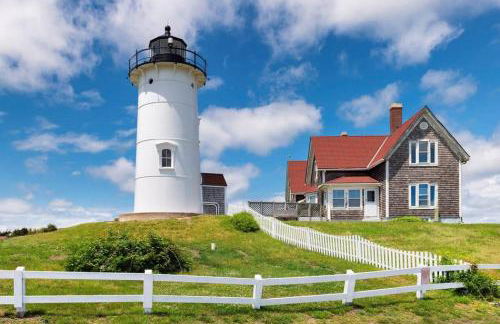 Waterfront Retreat with Private Dock and Fire Pit, Sleeps 8, Outdoor Dining, Spa-Style Primary, Gourmet Kitchen with Dual Dishwashers, Gas Fireplace, River Views, Bright Open Layout, Central AC, Perfect Coastal Escape for Families, 24 Hr Hospitality - Foto 78