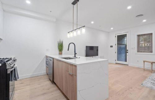 Charming Oasis in DC near Metro with Fenced Backyard Free Parking and WIFI Capitol View1 - Foto 18