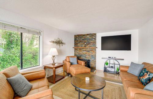 Walk to Beaches Waterfront Home in Port Orchard! - Foto 3