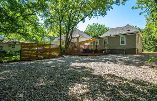 Vineyard Cottage-Pet Friendly & Walk to Oaklawn! - Foto 57