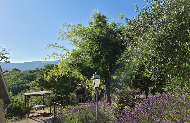 Sale! Beautiful 2-bed Apartment With Pool Access - Photo 30