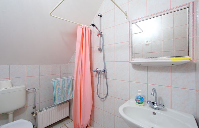 7 bedroom House in Balatonszárszó with garden and terrace - Photo 15