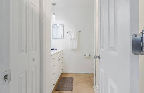 Quaint Cottage in a South Sarasota Neighborhood - Foto 26