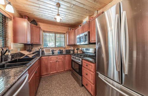 The Stew Cabin Cozy Escape Fireside Memories - Foto 17