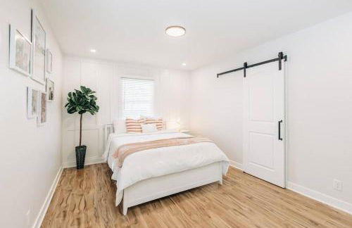 Beautiful luxury home freshly renovated with big yard, seating & grill pad - Foto 20