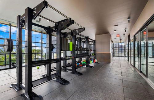 On 46th Floor! Amazing Views and Free Parking - Foto 32