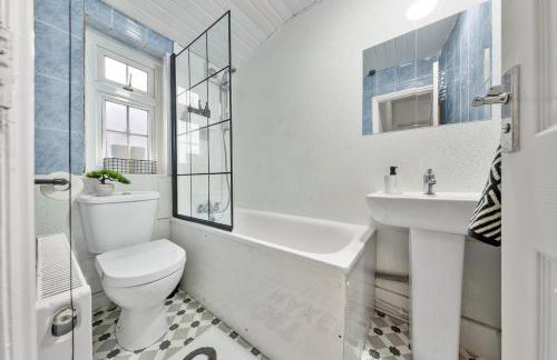 Citylink Spacious 5-Bedroom House,Wi-Fi,Easy Access to Excel and Central London - Foto 5