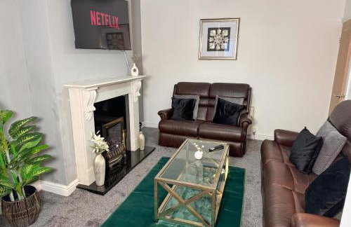 Stoneleigh Retreat 4BR Entire Home - Photo 2