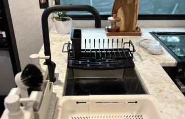 Modern Luxury RV Retreat, Your Cozy Tiny Home - Foto 42