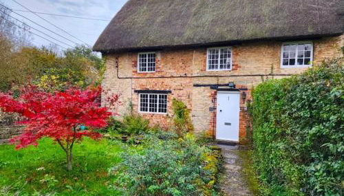 Swan Cottage 2-Bedroom-Netflix-Parking-Nature-Canal - Photo 3, Garden, Garden view