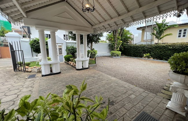 Beverly Villa - Photo 7