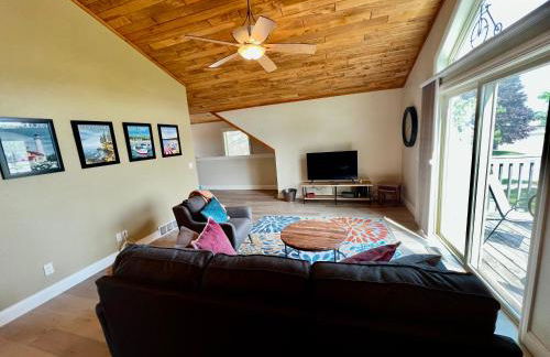 Upper Deck by Simple Life Rentals - Photo 11