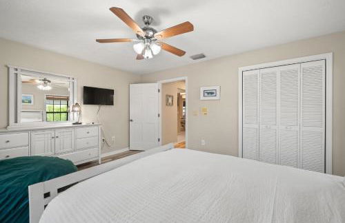 Surfside Beach House - Gorgeous Canal Front Home - Heated Pool & Boat Dock - Foto 43