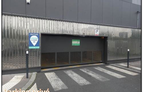 Roi de la Seine à Paris, stade, Gare parking et terrasse - Foto 30