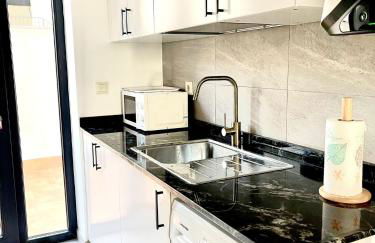 Covento Beach 2, centro con garage y patio - Foto 8