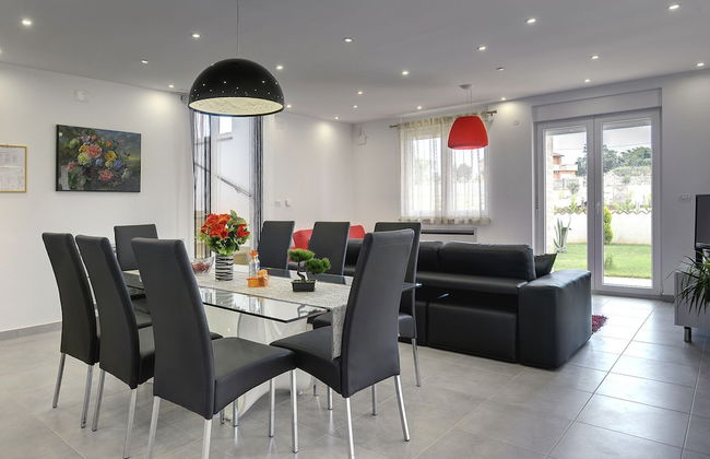 Modern Holiday Home With Pool in Bratulici - Foto 37