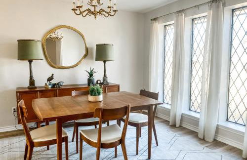 Designer Single Story 4 bed 3 bath home in mid-century style with big backyard and garage - Foto 6