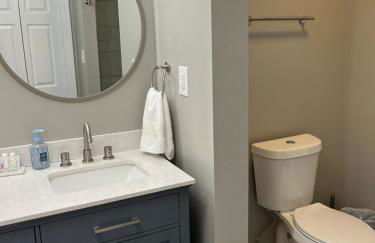 Modern Lakefront Views at Lake Hickory Haven - Foto 3