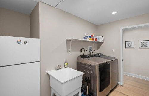 Imperial Porch Haven Cozy Fire Pit Fenced Yard - Foto 63