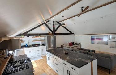 Hay Loft in Historic Barn - 4 Minutes to Legoland - Foto 47