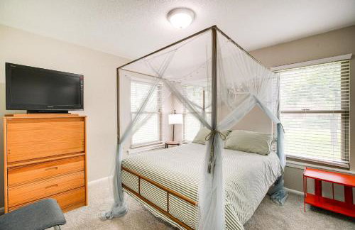 Spacious Yard Pet-Friendly Home in San Antonio! - Foto 11