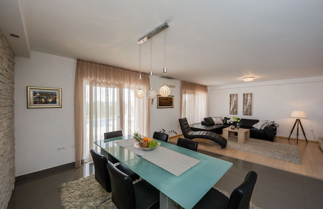 Luxury Secluded Villa w. Pool, Jacuzzi and Garden - Photo 21