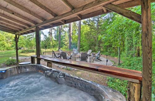 Luxe Cabin with Hot Tub on 5 Acres in Pearcy! - Foto 3